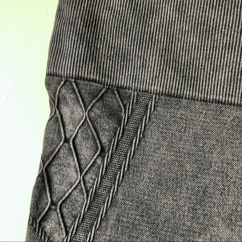 Athleta Recharge cropped seamless leggings XS‎